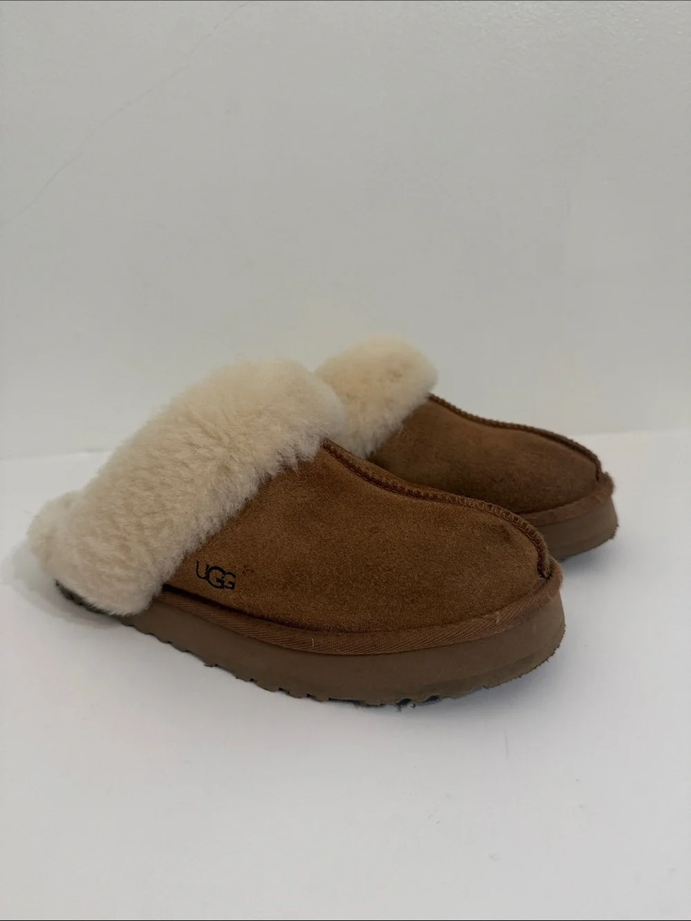 UGG Disquette Slippers Kids Chestnut Suede Sheepskin Size 3